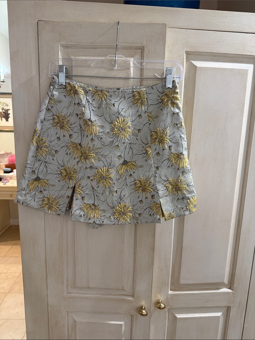 En Saison Cream Skort with Yellow Floral Embroidery